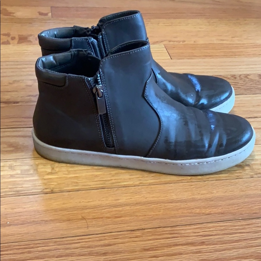 Casual sneakers